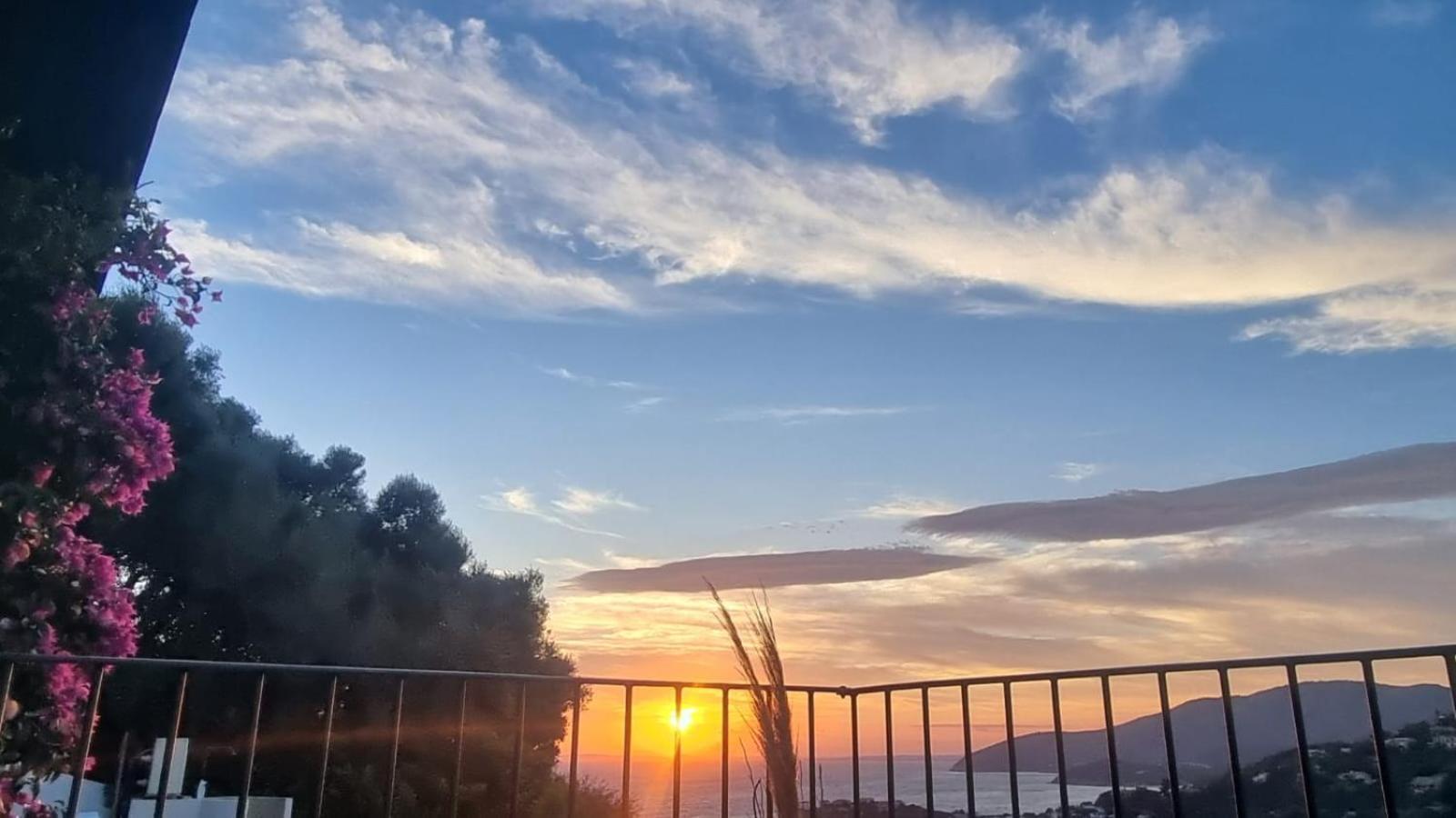 Villetta With Heated Pool And Panoramic View 토레 델레 스텔레 외부 사진